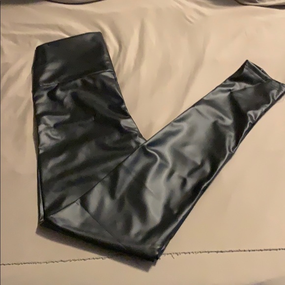 Vegan leather leggings - Picture 7 of 7